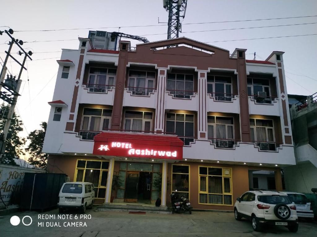 Aashirwad Hotel Katra  Eksteriør bilde
