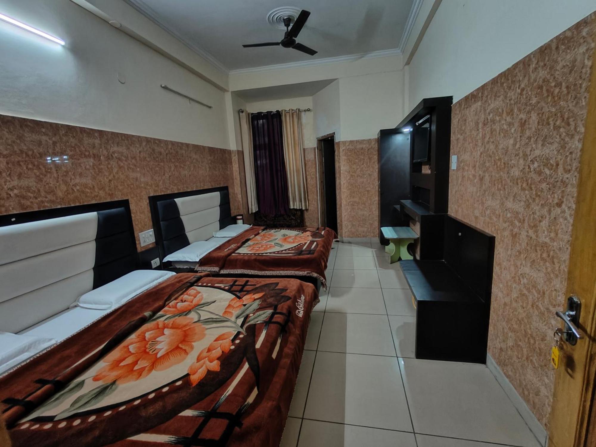 Aashirwad Hotel Katra  Eksteriør bilde