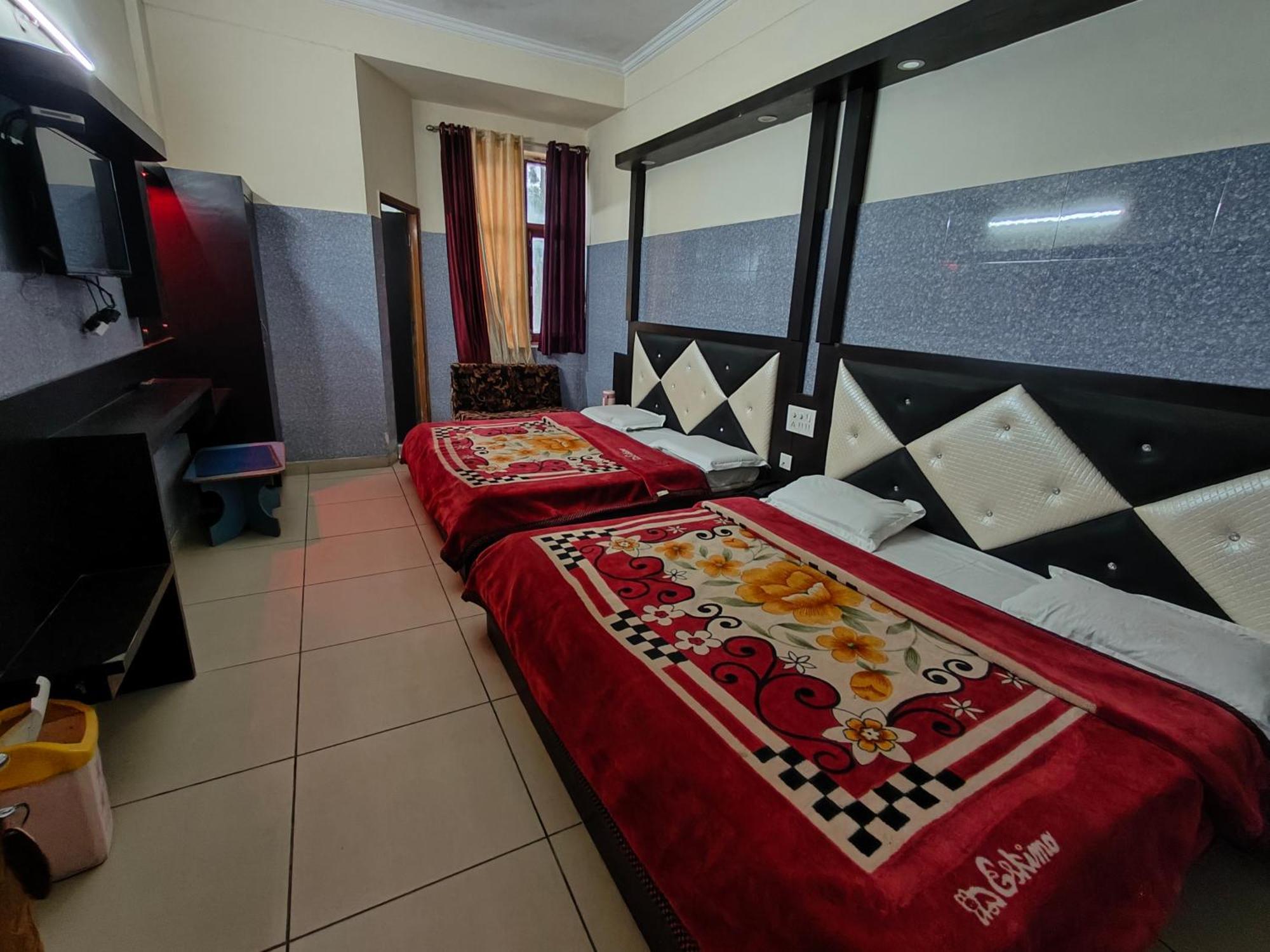 Aashirwad Hotel Katra  Eksteriør bilde